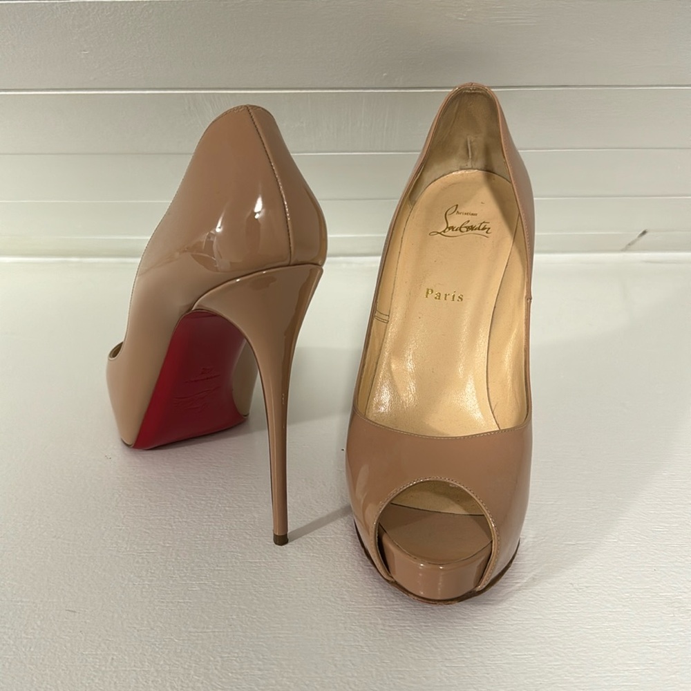 Christian Louboutin New Very Privé Platform Pumps